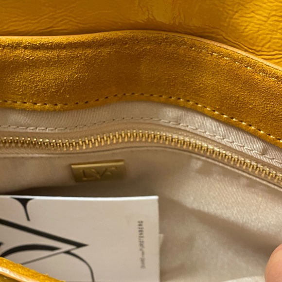 🆕 Diane von Furstenberg Harper Envelope purse - Picture 8 of 12